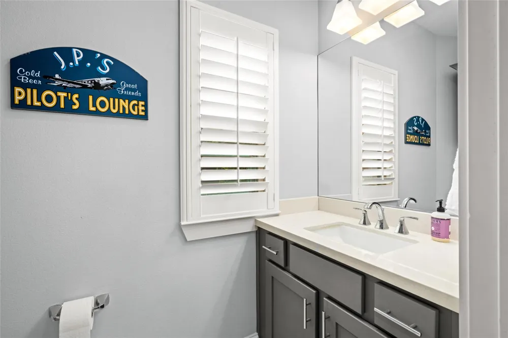 1045 Rosepoint Street Houston, TX 77018