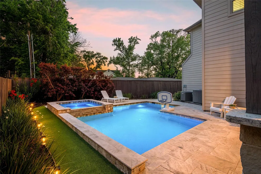 1045 Rosepoint Street Houston, TX 77018