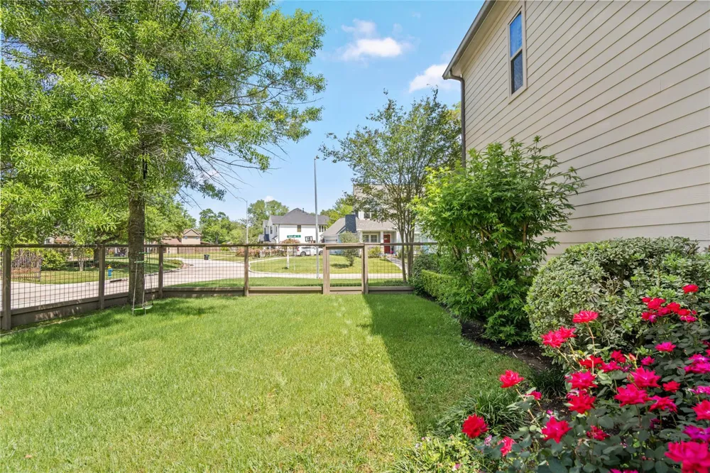 1045 Rosepoint Street Houston, TX 77018