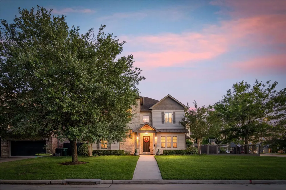 1045 Rosepoint Street Houston, TX 77018