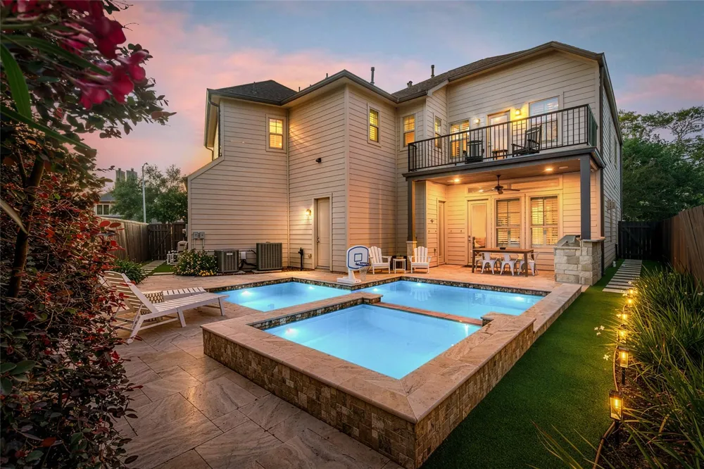 1045 Rosepoint Street Houston, TX 77018