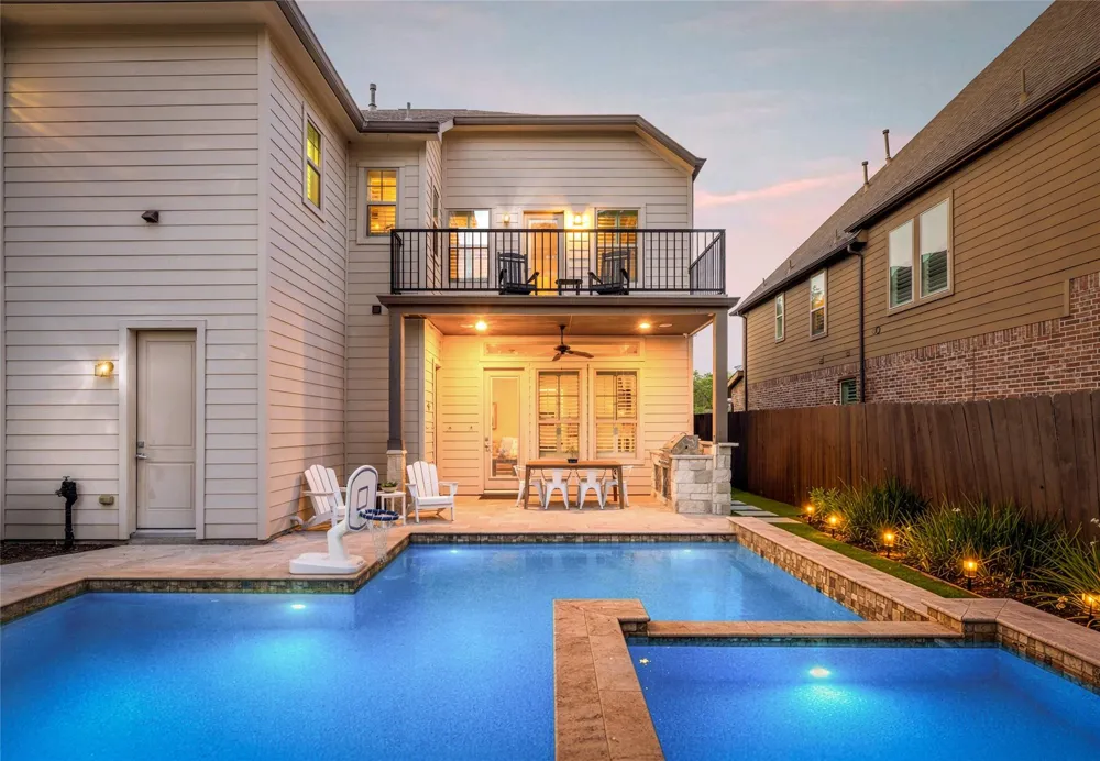 1045 Rosepoint Street Houston, TX 77018