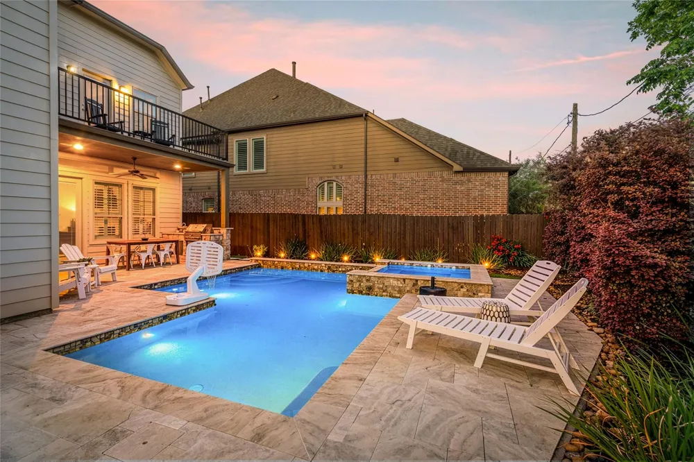 1045 Rosepoint Street Houston, TX 77018