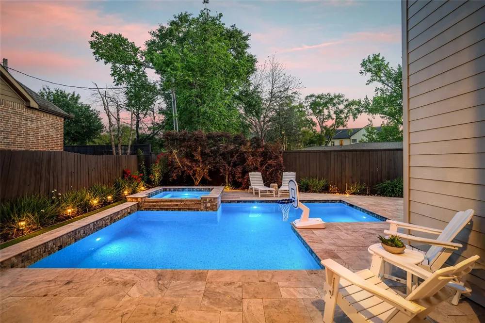1045 Rosepoint Street Houston, TX 77018