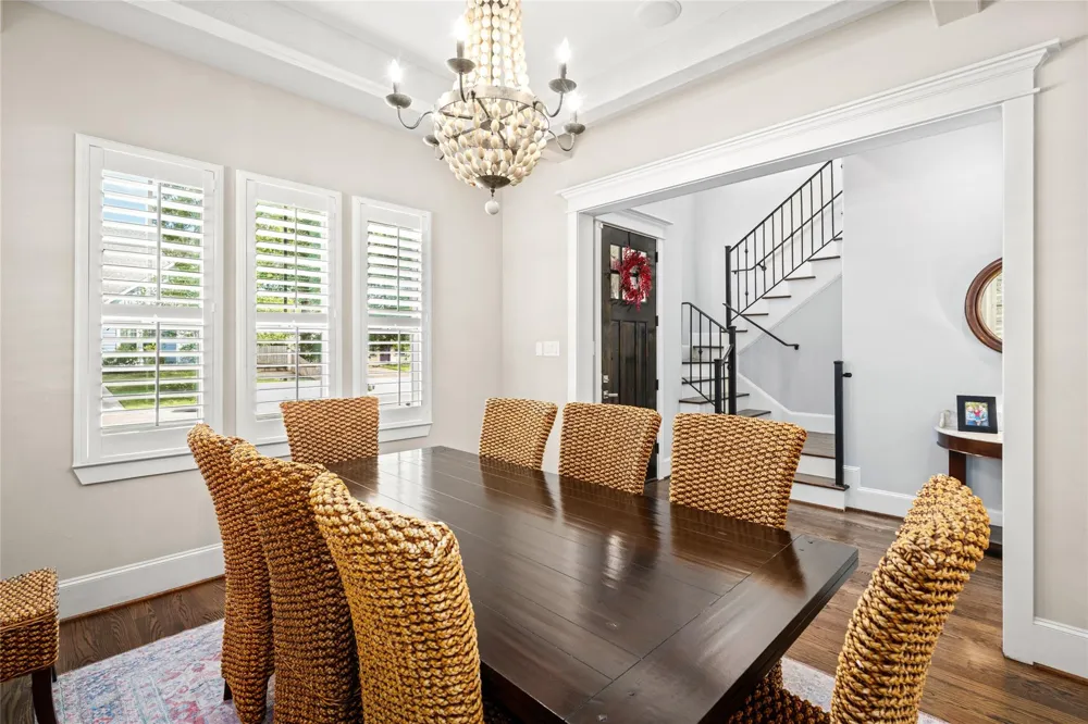 1045 Rosepoint Street Houston, TX 77018