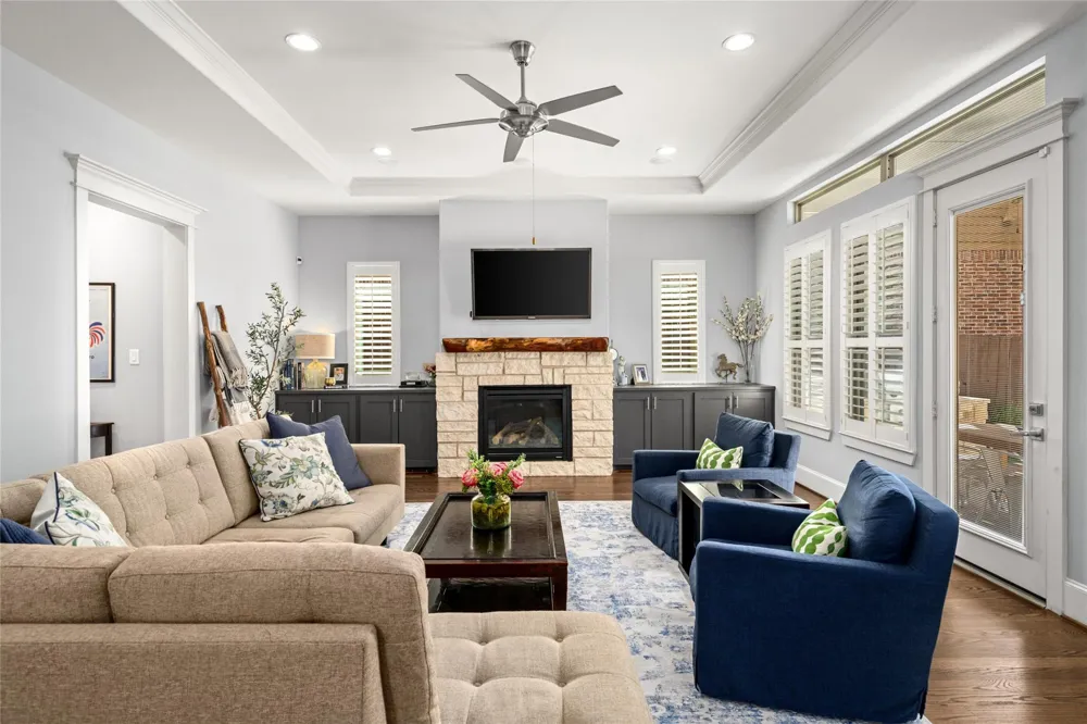 1045 Rosepoint Street Houston, TX 77018
