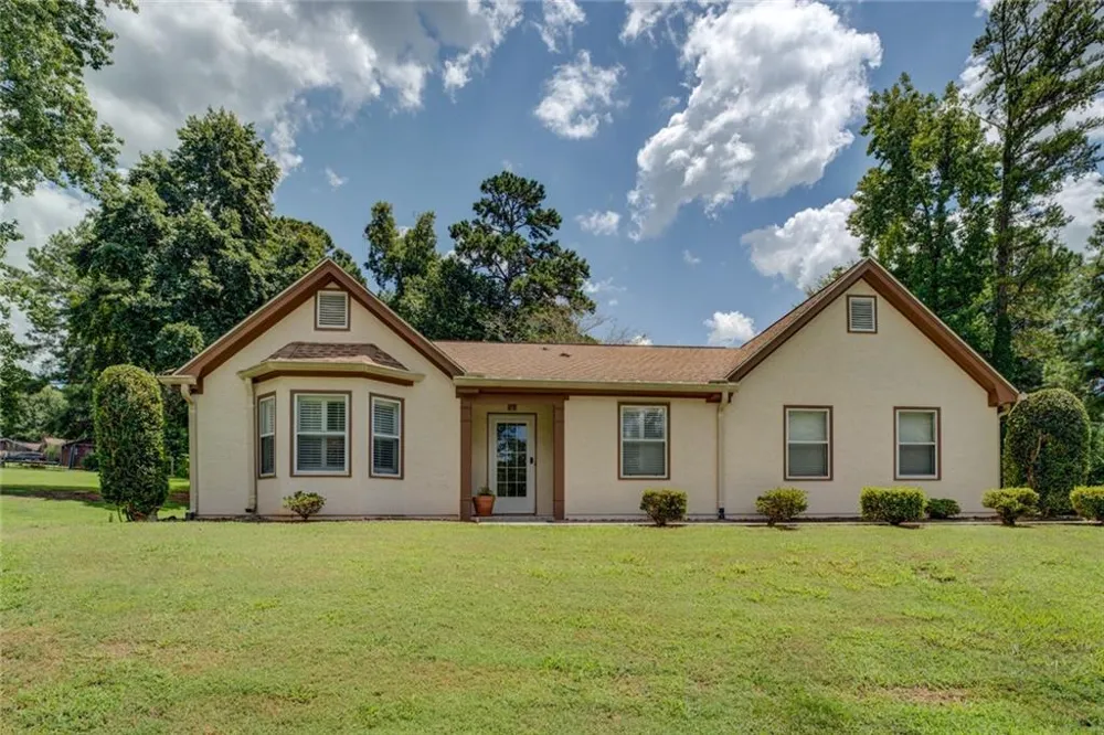 4938 Lake Forest Drive Conyers, GA 30094
