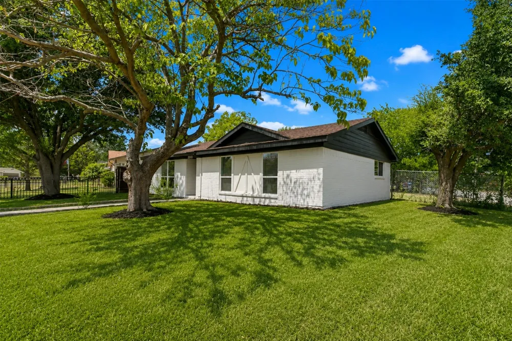 8949 Shorelark Drive Dallas, TX 75217