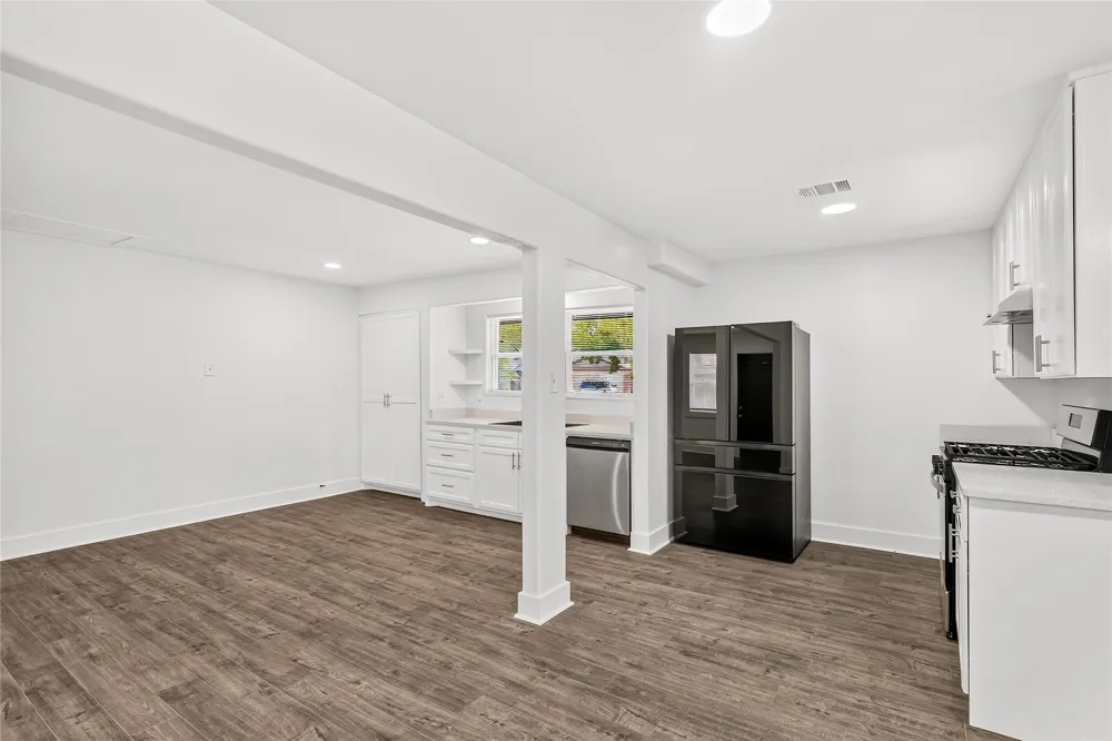 8949 Shorelark Drive Dallas, TX 75217