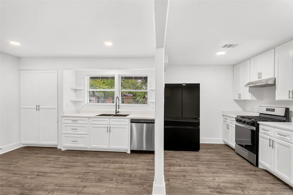 8949 Shorelark Drive Dallas, TX 75217
