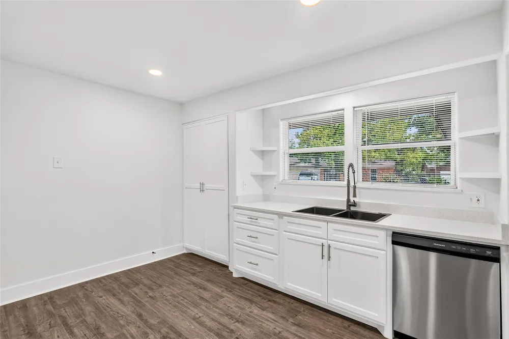 8949 Shorelark Drive Dallas, TX 75217