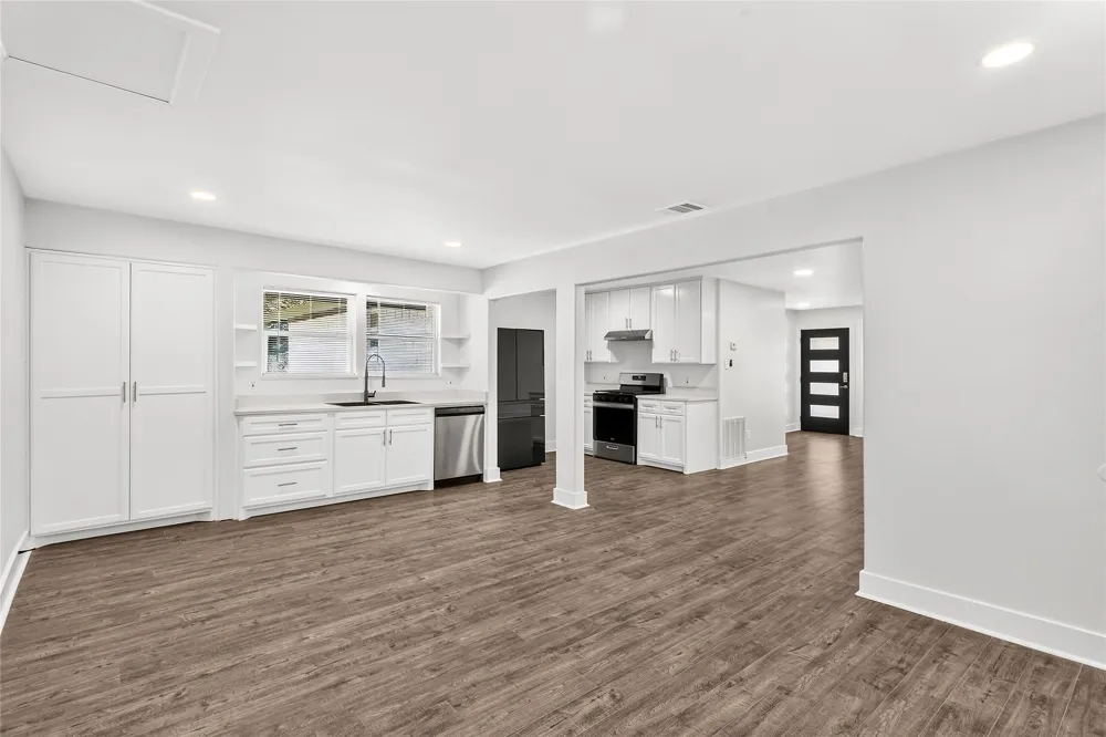 8949 Shorelark Drive Dallas, TX 75217