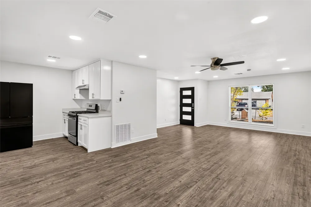 8949 Shorelark Drive Dallas, TX 75217