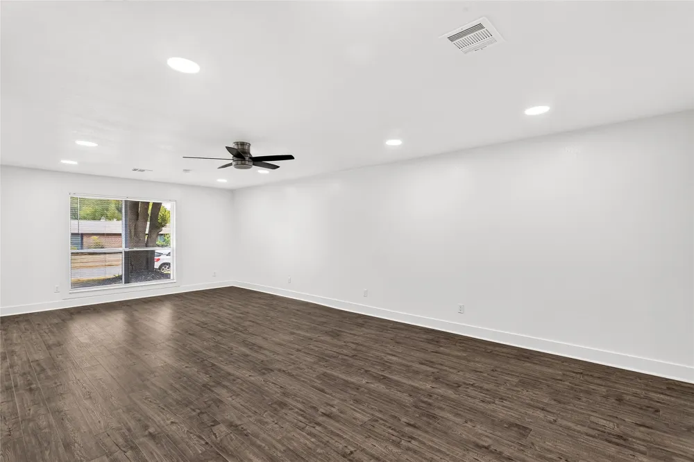 8949 Shorelark Drive Dallas, TX 75217