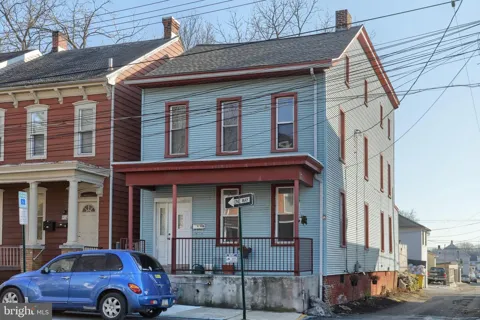 916 WALNUT STREET
