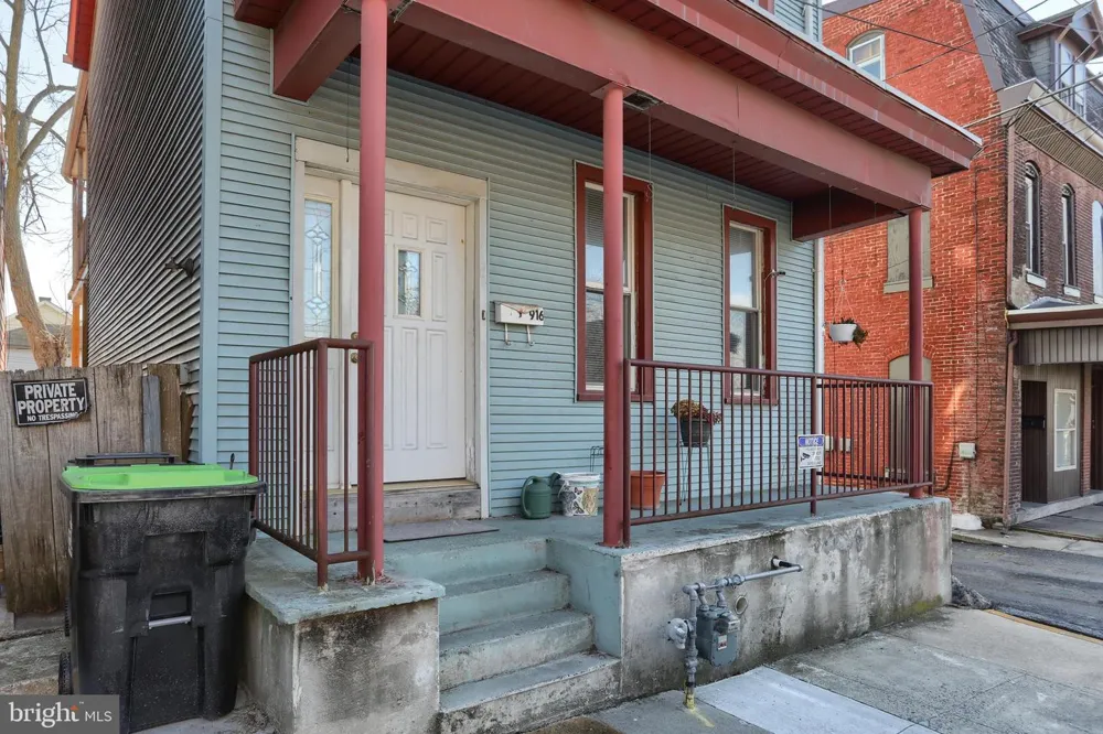 916 WALNUT STREET Lebanon, PA 17042