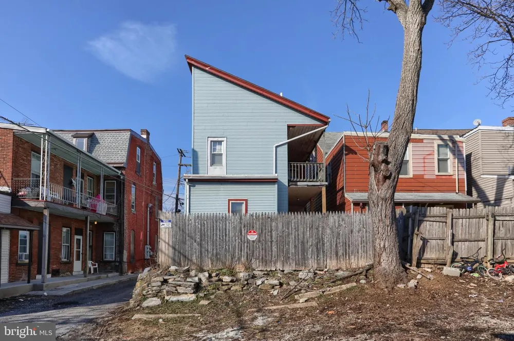 916 WALNUT STREET Lebanon, PA 17042