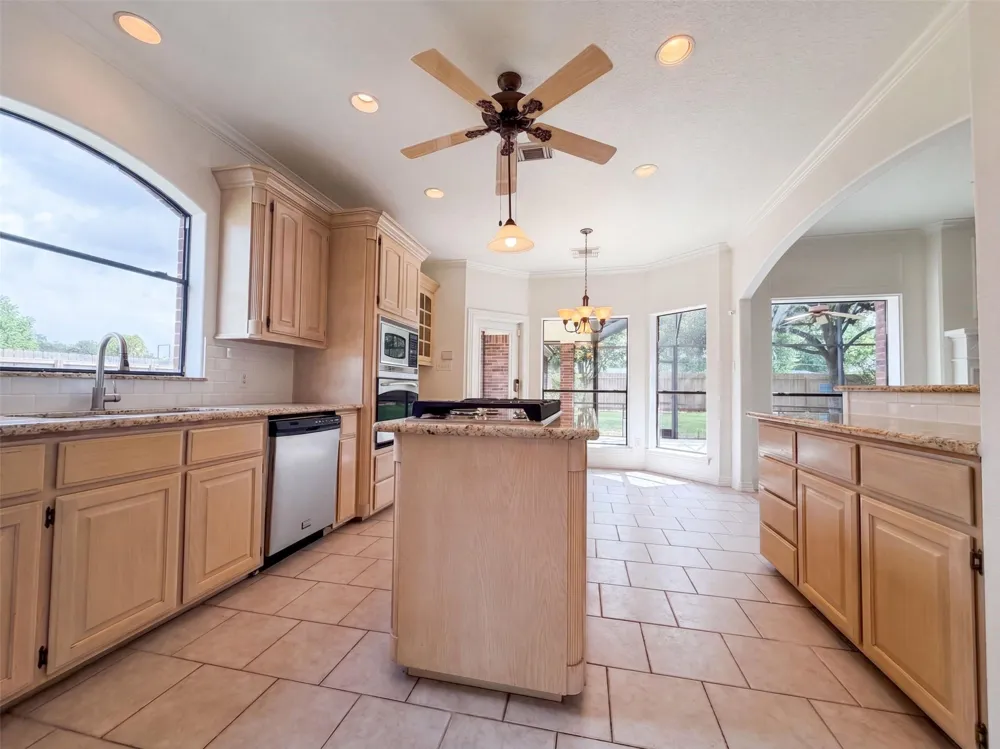 201 Rosemary Lane Lake Jackson, TX 77566