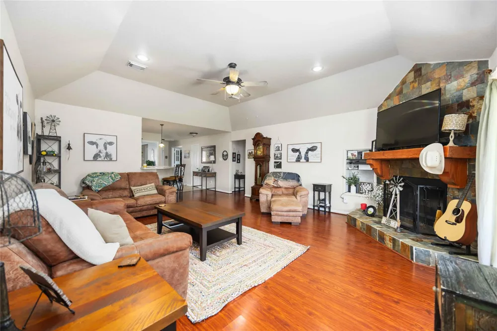 8686 Fm-2004 Santa Fe, TX 77510