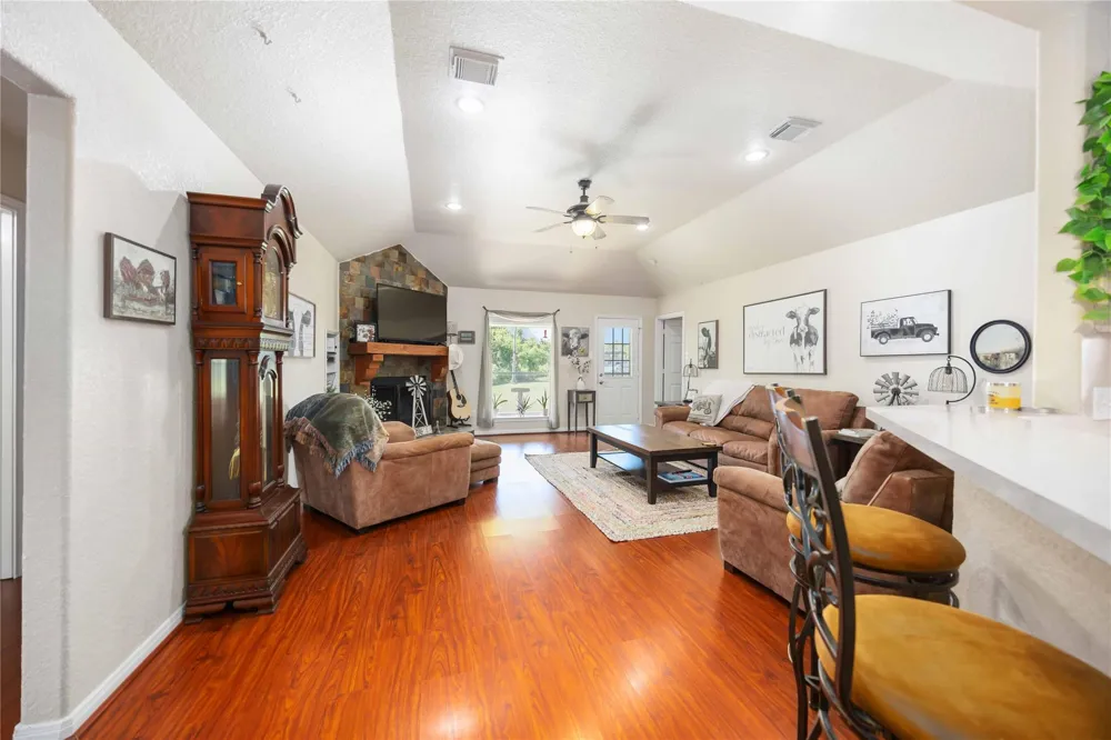 8686 Fm-2004 Santa Fe, TX 77510