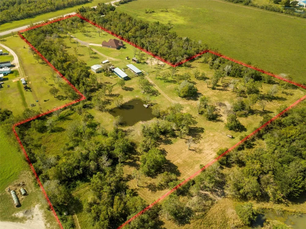 8686 Fm-2004 Santa Fe, TX 77510