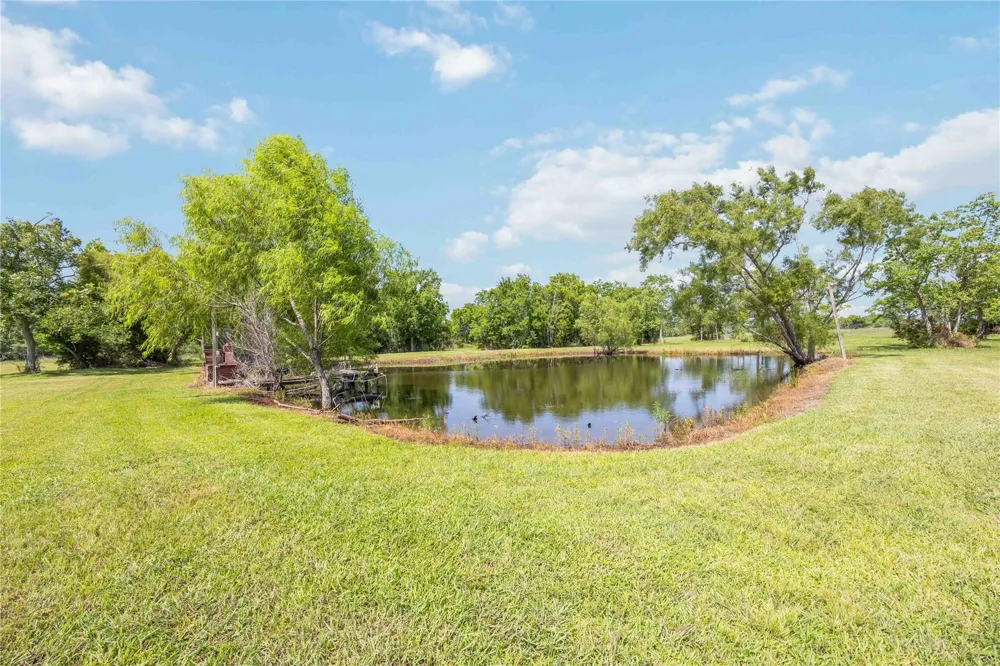 8686 Fm-2004 Santa Fe, TX 77510