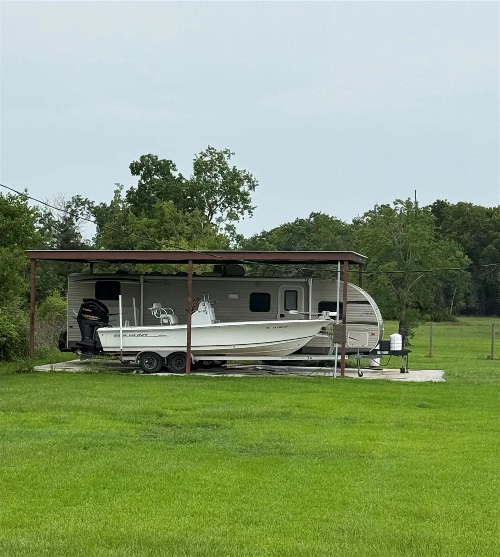 8686 Fm-2004 Santa Fe, TX 77510