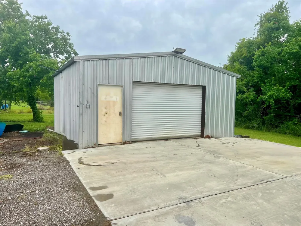 8686 Fm-2004 Santa Fe, TX 77510
