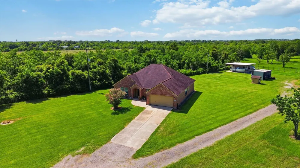8686 Fm-2004 Santa Fe, TX 77510