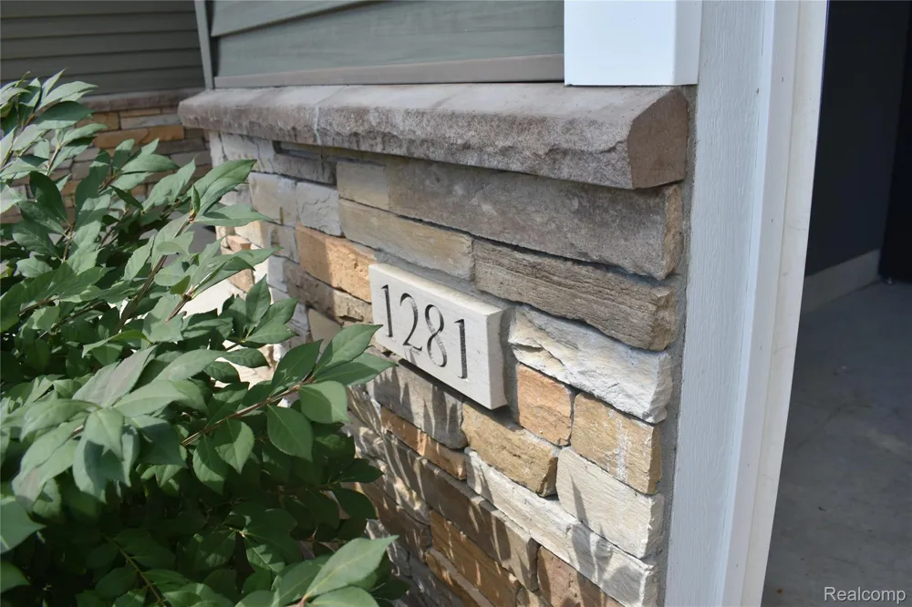 1281 Cambridge Circle Williamston City, MI 48895