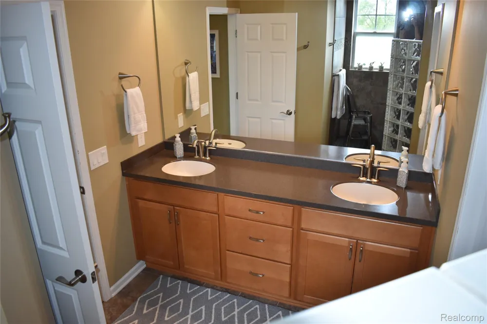 1281 Cambridge Circle Williamston City, MI 48895