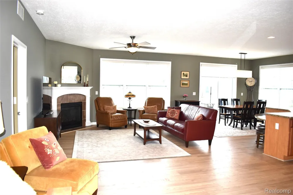 1281 Cambridge Circle Williamston City, MI 48895