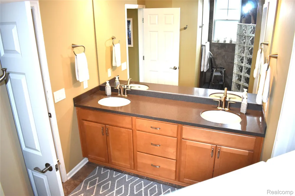 1281 Cambridge Circle Williamston City, MI 48895