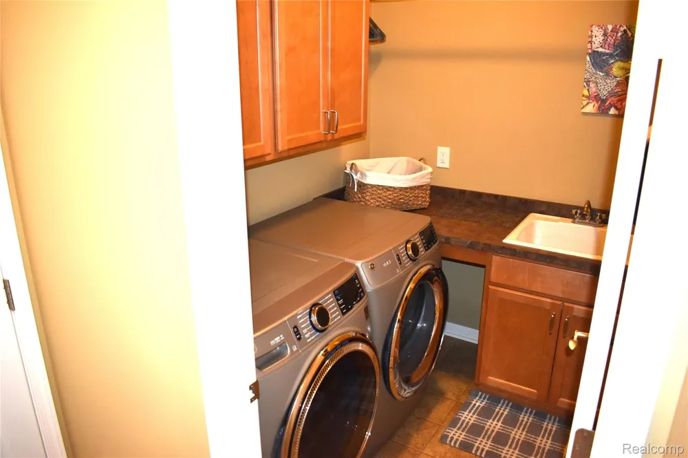 1281 Cambridge Circle Williamston City, MI 48895