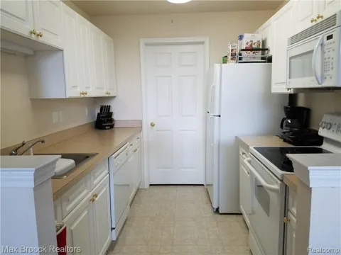 5295 BROOKEMONTE CIRCLE