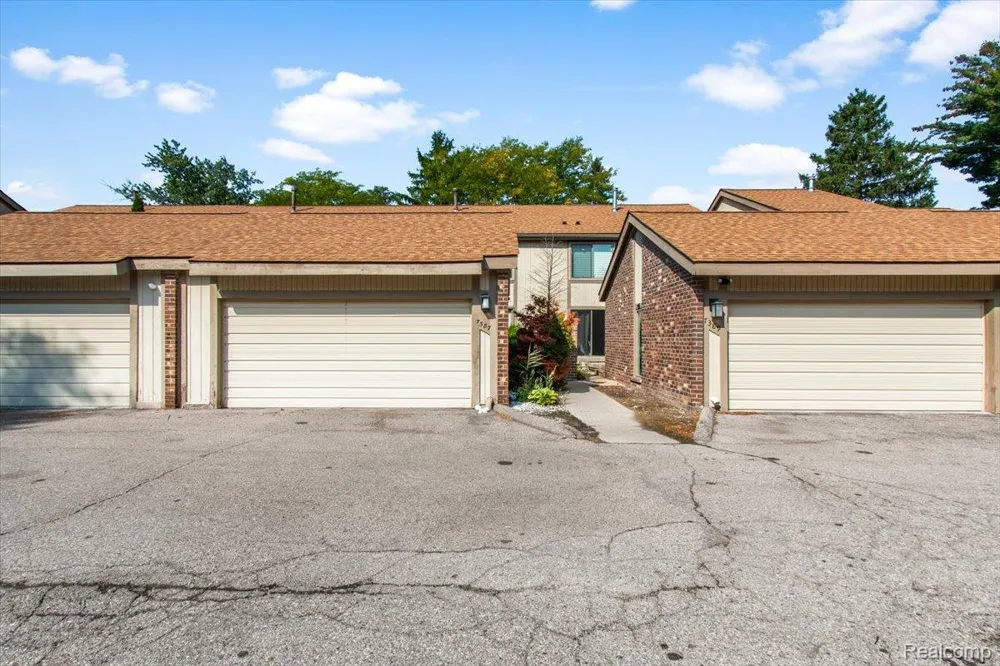 7387 Radcliff Drive #47 West Bloomfield Charter Township, MI 48322
