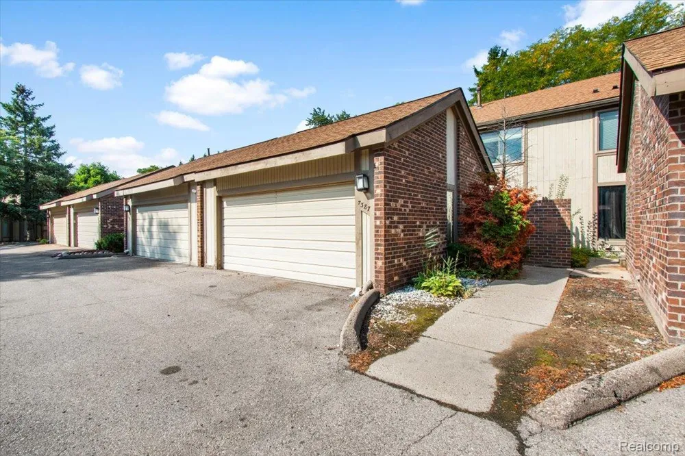 7387 Radcliff Drive #47 West Bloomfield Charter Township, MI 48322