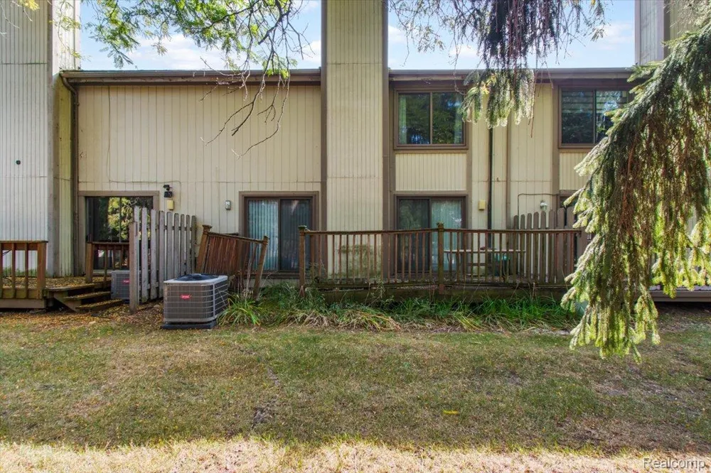 7387 Radcliff Drive #47 West Bloomfield Charter Township, MI 48322