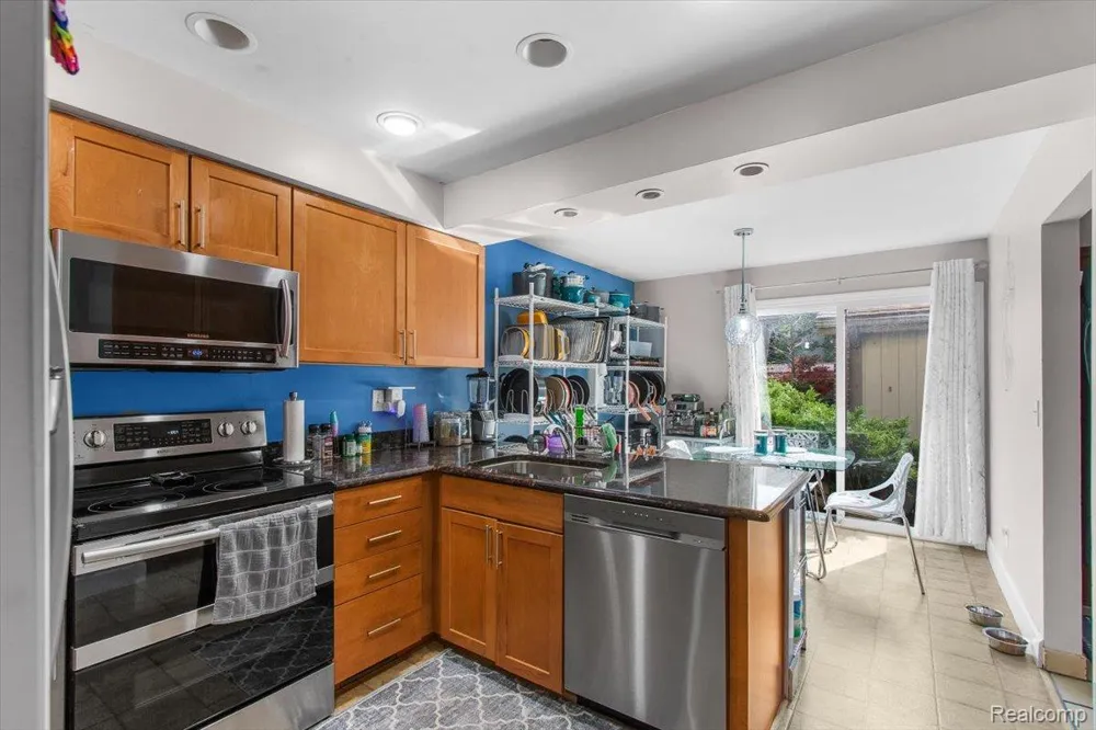 7387 Radcliff Drive #47 West Bloomfield Charter Township, MI 48322