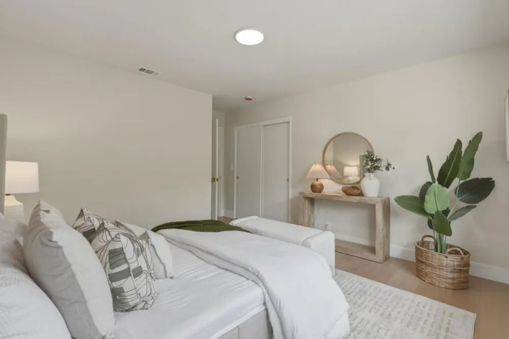 12390 Woodside Drive Saratoga, CA 95070