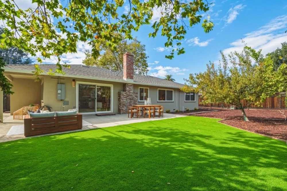 12390 Woodside Drive Saratoga, CA 95070