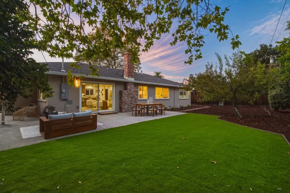 12390 Woodside Drive Saratoga, CA 95070