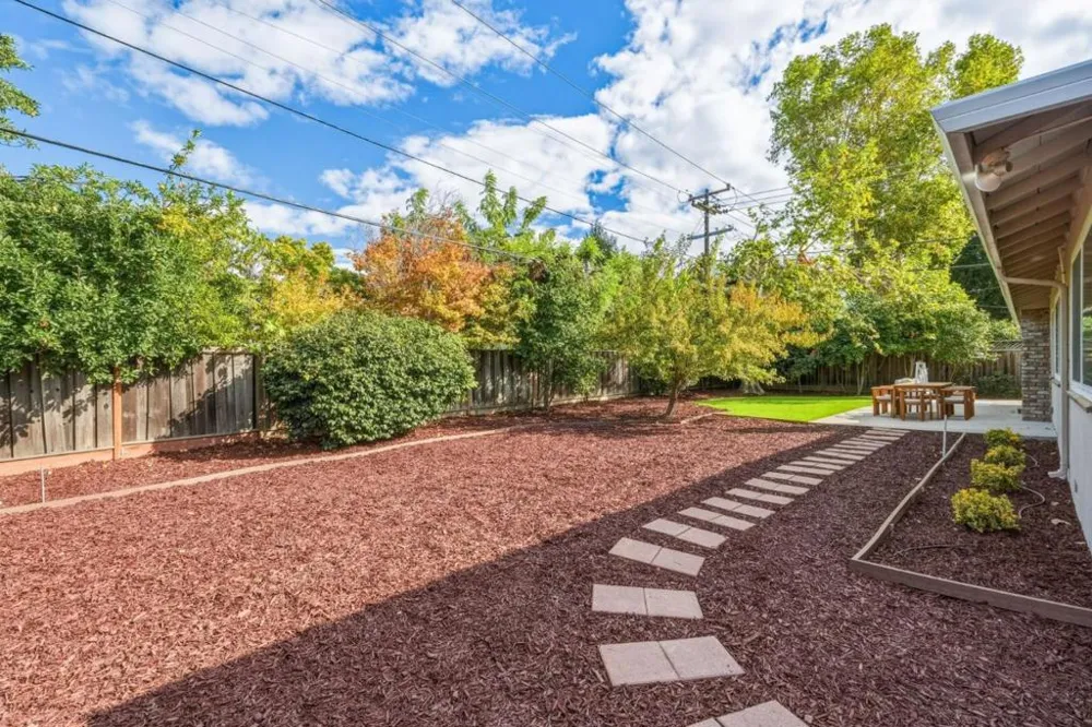 12390 Woodside Drive Saratoga, CA 95070