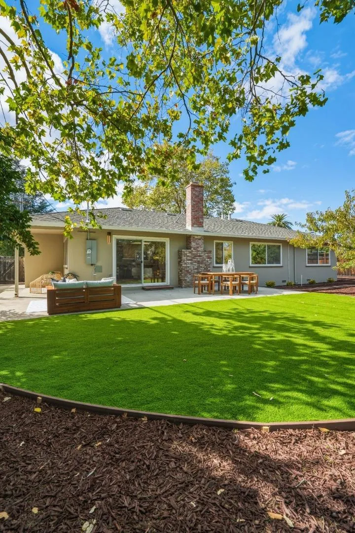 12390 Woodside Drive Saratoga, CA 95070