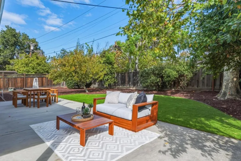 12390 Woodside Drive Saratoga, CA 95070