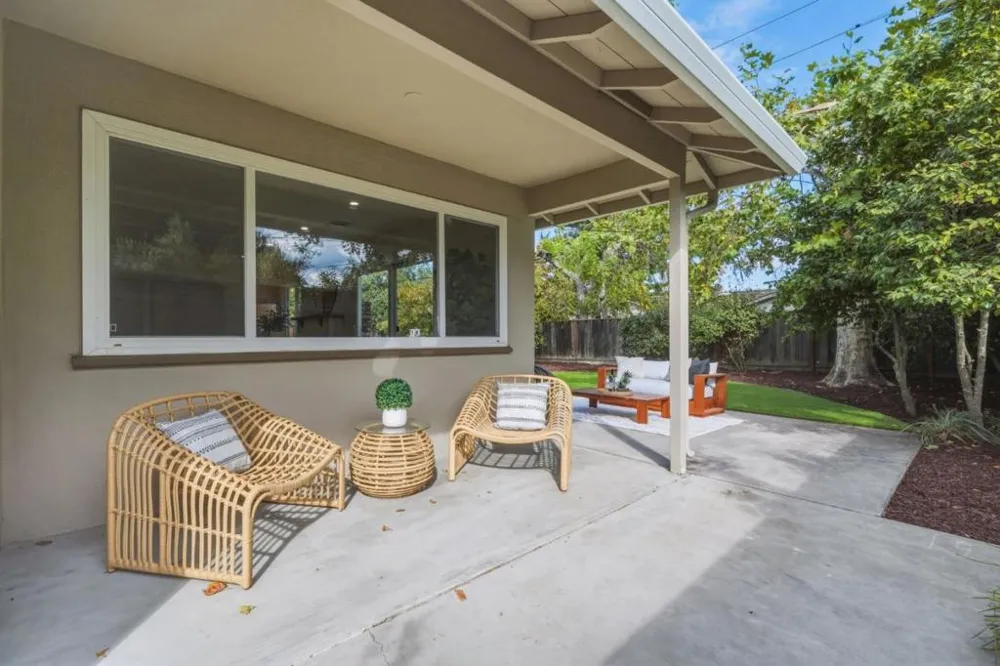 12390 Woodside Drive Saratoga, CA 95070