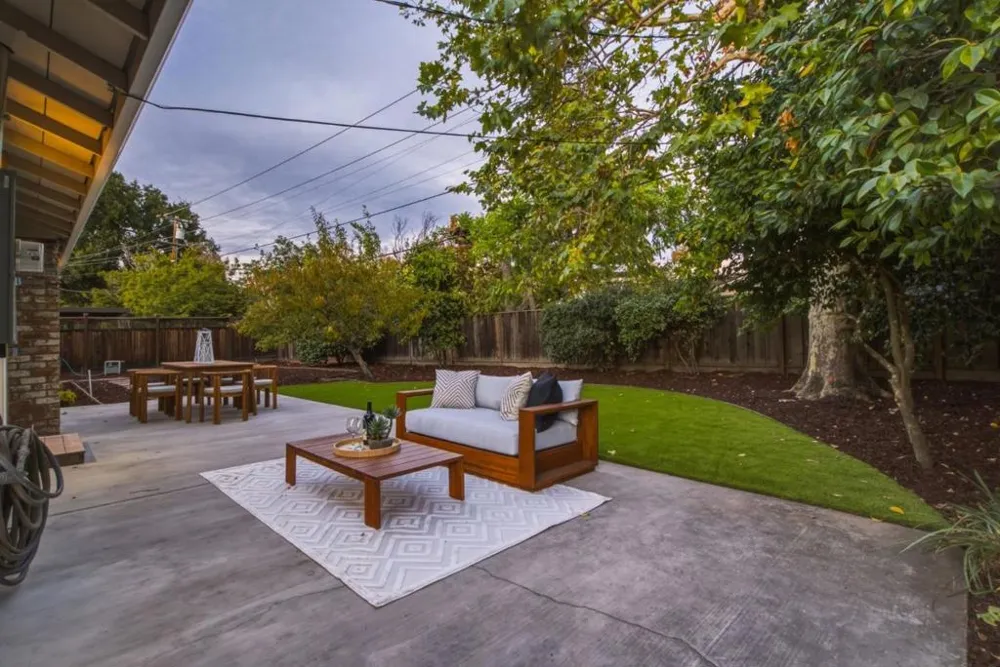 12390 Woodside Drive Saratoga, CA 95070