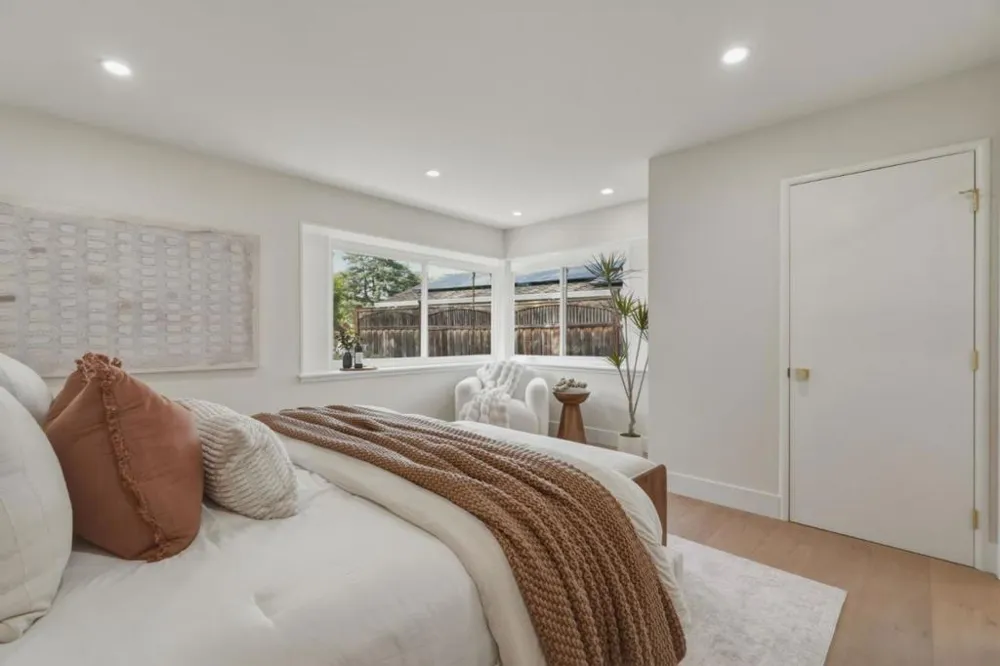 12390 Woodside Drive Saratoga, CA 95070