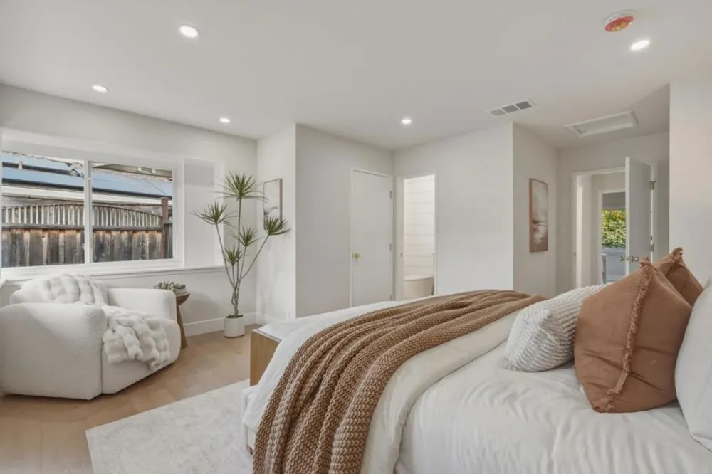 12390 Woodside Drive Saratoga, CA 95070