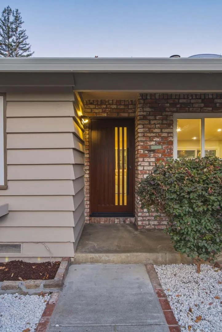 12390 Woodside Drive Saratoga, CA 95070